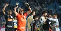 Jogadores do Corinthians comemoraram classificação para fase seguinte da Copa Sulamerica, após vencerem o Racing, da Argentina, nos pênaltis.  27/2/2019   Corinthians' Cassio celebrates winning the penalty shootout with team mates    REUTERS/Agustin Marcarian -   Foto: Reuters