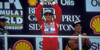 Senna comemora vitória no GP da Inglaterra, em 1988  Foto: Action Images / via Reuters