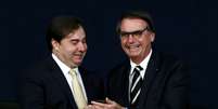 O presidente da câmara dos deputados, Rodrigo Maia e o presidente Jair Bolsonaro, durante solenidade de posse dos aprovados no vigésimo nono concurso público para provimentos de cargos de procurador da república  Foto: Walterson Rosa / Framephoto / Estadão