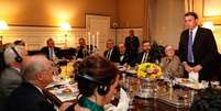 Bolsonaro discursa em jantar na casa do embaixador brasileiro em Washington  Foto: Palácio do Planalto/Divulgação / BBC News Brasil