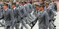 Militares marcham durante cerimônia de formatura na Academia Militar das Agulhas Negras, em Resende
01/12/2018 REUTERS/Paulo Whitaker  Foto: Reuters