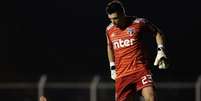 Tiago Volpi, do S&atilde;o Paulo, em partida contra o S&atilde;o Caetano, v&aacute;lida pela 12&ordf; rodada do Campeonato Paulista 2019, no est&aacute;dio Anacleto Campanella  Foto: ANDERSON GORES/AG&Ecirc;NCIA F8 / Estad&atilde;o
