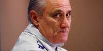 T&eacute;cnico Tite durante coletiva de imprensa no Reino Unido  Foto: Andrew Boyer / Reuters