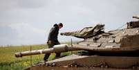 Soldado israelense em tanque na fronteira com Gaza, no sul de Israel
25/03/2019
REUTERS/Amir Cohen  Foto: Reuters