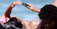 Anitta faz topless na praia da Barra da Tijuca nesta terça-feira, dia 26 de março de 2019  Foto: AGNews, Dilson Silva / PurePeople