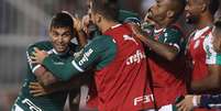 Dudu, do Palmeiras, comemora seu gol durante partida contra o time do Novorizontino, válida pelo segundo jogo das quartas de final do Campeonato Paulista, no estádio Paulo Machado de Carvalho ( Pacaembu ), na zona oeste de São Paulo, nesta terça- feira, 26.  Foto: Alex Silva / Estadão Conteúdo