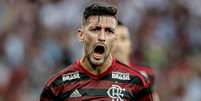 De Arrascaeta comemora seu gol durante partida entre Vasco X Flamengo válida pela final da Taça Rio do campeonato Carioca de 2019, no estádio do Maracanã, zona norte da cidade, neste domingo (31/03)  Foto: RUDY TRINDADE/FRAMEPHOTO / Estadão Conteúdo