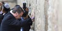 Presidente Jair Bolsonaro no Muro das Lamentações em Jerusalém
01/04/2019 Menahem Kahana/Pool via REUTERS  Foto: Reuters