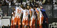 Jogadores do Bangu durante partida contra o Vasco, na sexta rodada da Taça Rio 2019  Foto: Alexandre Durão / Gazeta Press