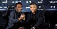 Pelé e Mbappé realizaram encontro em Paris  Foto: Christian Hartmann / Reuters