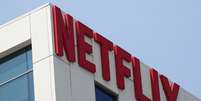 FILE PHOTO: The Netflix logo is seen on their office in Hollywood, Los Angeles, California, U.S. July 16, 2018. REUTERS/Lucy Nicholson/File Photo - RC1E584950C0  Foto: Reuters