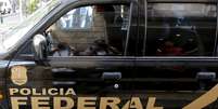 Carro da Polícia Federal em Ação  Foto: Sergio Moraes / Reuters