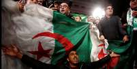 Manifestantes argelinos comemoram renúncia de presidente Bouteflika nas ruas de Argel
02/04/2019
REUTERS/Ramzi Boudina  Foto: Reuters