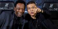 Pelé e Kylian Mbappé durante evento em Paris
02/04/2019
REUTERS/Christian Hartmann  Foto: Reuters