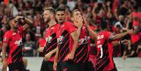 Marco Ruben, do Athletico Paranaense, comemora seu gol, marcado diante do Boca Juniors, durante partida v&aacute;lida pela 3&ordf; rodada do Grupo G da Copa Libertadores 2019, realizada na Arena da Baixada, em Curitiba (PR), nesta ter&ccedil;a-feira (02).  Foto: ERNANI OGATA/C&Oacute;DIGO19 / Estad&atilde;o