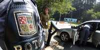 Policial da Rota na opera&ccedil;&atilde;o contra os assaltantes  Foto: Nivaldo Lima / Futura Press