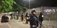 Policiamento foi reforçado na entrada dos torcedores uruguaios no Maracanã (Foto: Matheus Dantas/Lancepress)  Foto: LANCE!