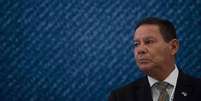 Vice-presidente afirmou endossar a posição de Bolsonaro, que em março declarou ver 'com bons olhos' o projeto que foi a principal proposta de campanha do republicano  Foto: MAURO PIMENTEL/AFP/Getty / BBC News Brasil