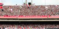 Torcida do S&atilde;o Paulo levou 30 mil ao treino antes da decis&atilde;o  Foto: Marcello Fim/O Fotogr&aacute;fico / Estad&atilde;o Conte&uacute;do