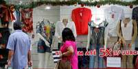 Consumidores fazem compras em São Paulo
21/12/2016
 REUTERS/Paulo Whitaker  Foto: Reuters