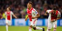 David Neres comemora gol marcado pelo Ajax em partida contra a Juventus pela Liga dos Campeões
10/04/2019 REUTERS/Wolfgang Rattay   Foto: Reuters