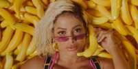 Anitta no clipe Banana: cantora quer muito mais do que o sucesso local  Foto: Divulgação