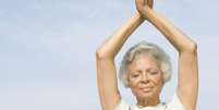 Yoga apresenta diversos benefícios para pessoas com Parkinson - Foto: Shutterstock  Foto: Foto: Shutterstock / Minha Vida