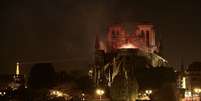 Incêndio atingiu a catedral de Notre Dame, em Paris, nesta segunda-feira (15)  Foto: Reuters