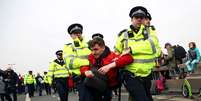 Ativista é detido na ponte Waterloo
16/04/2019
REUTERS/Hannah McKay  Foto: Reuters