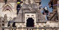 Operários trabalharam para consolidar fachada da Catedral de Notre-Dame após incêndio  Foto: EPA / Ansa