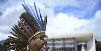 Índios Pataxós durante ato para reivindicar atenção e investimentos na área da saúde dos povos indígenas, nesta terça-feira, 26, na Praça dos Três Poderes, em Brasília  Foto: Mateus Bonomi / Agif / Estadão