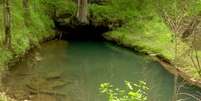 Josh Bratchley estava explorando uma caverna no Tennessee quando ficou preso  Foto: Reuters / BBC News Brasil