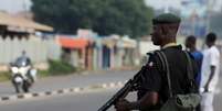 Membro das Forças de Segurança nigeriana em Kaduna  Foto: Afolabi Sotunde / Reuters