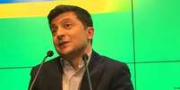 Ator Wolodymyr Zelensky praticamente reproduziu na realidade a trama de sua série "Servidor do povo"  Foto: DW / Deutsche Welle