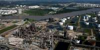 Vista aérea do sistema de refinarias de Pasadena, Texas (EUA) 
31/08/2017
REUTERS/Adrees Latif  Foto: Reuters