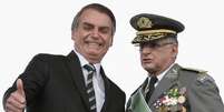Bolsonaro com o comandante do Exército, general Edson Leal Pujol: projeto para militares causou atrasos na CCJ  Foto: Presidência da República / BBC News Brasil
