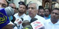 Primeiro-ministro do Sri Lanka, Ranil Wickremesinghe, dá entrevista em Colombo
21/04/2019 Derana TV/via Reuters TV     Foto: Reuters