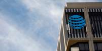 Logotipo da AT&T em pre'dio da companhia em Pasadena, Califórnia. 24/1/2018. REUTERS/Mario Anzuoni  Foto: Reuters