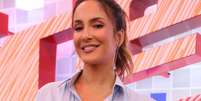 Claudia Leitte foi alvo de críticas por postar foto de seu batismo ocorrido há cinco anos: 'Fiquei confusa! Batizada em qual religião? E continua, inclusive, arrastando os trios do carnaval?!"'  Foto: Divulgação, TV Globo / PurePeople