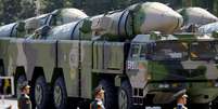 Veículos militares com mísseis DF-21D em desfile na Praça da Paz Celestial, em Pequim 3/9/2015  REUTERS/Damir Sagolj  Foto: Reuters