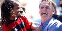 Presidente Jair Bolsonaro com a menina  Yasmin Alves
27/04/2019
REUTERS/Adriano Machado  Foto: Reuters