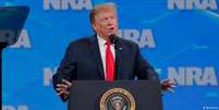 Trump fez anúncio durante encontro anula do lobby pró-armas NRA, que fez doações substanciais para sua campanha em 2016  Foto: DW / Deutsche Welle