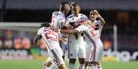 Comemora&ccedil;&atilde;o do gol de Hudson, do S&atilde;o Paulo em partida contra o Botafogo, v&aacute;lida pela 1&ordf; Rodada do Campeonato Brasileiro, no Est&aacute;dio do Morumbi  Foto: Alex Silva / Estad&atilde;o