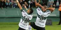 Rodrigão (camisa 9) fez dois gols na vitória do Coritiba  Foto: Reprodução/Twitter/Coritiba / Estadão