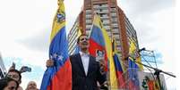 O l&iacute;der oposicionista Juan Guaid&oacute; se proclamou o novo presidente interino da Venezuela  Foto: AFP / BBC News Brasil