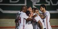 Alexandre Pato, do São Paulo, comemora seu gol durante partida contra o Goiás, válida pela segunda rodada do Campeonato Brasileiro 2019, no estádio Serra Dourada, em Goiânia  Foto: André Borges / Agif / Estadão