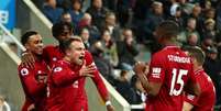 Liverpool sofre, vence o Newcastle e segue na luta pelo título inglês (Foto: LINDSEY PARNABY / AFP)  Foto: Lance!