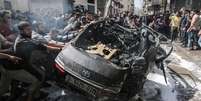 Um carro, que supostamente pertencia a um militante do Hamas, foi um dos alvos dos ataques israelenses, na nova escalada de violência no fim de semana de 4 e 5 de maio  Foto: AFP / BBC News Brasil