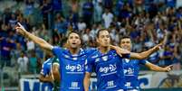 Em um jogo movimentado no Mineirão, o Cruzeiro bateu o Goiás por 2 a 1 e conquistou sua segunda vitória no Campeonato Brasileiro  Foto: Felipe Correia/Photo Premium / Gazeta Press