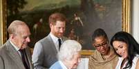 Príncipe Harry e a mulher, Meghan, apresentam bebê à rainha Elizabeth no Palácio de Windsor
08/05/2019
Chris Allerton/Copyright SussexRoyal/Pool via REUTERS  Foto: Reuters